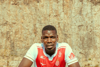 El futbolista francés Paul Pogba con la camiseta ya del Mónaco.