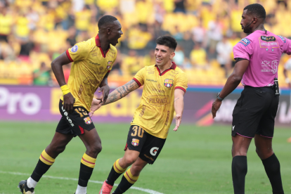 Janner Corozo celebra su doblete ante Libertad, consolidándose como goleador de Barcelona SC en la temporada 2025.