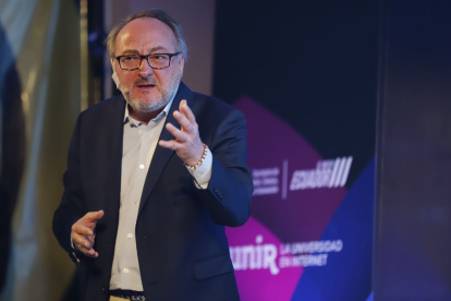Manuel Herrera, director académico internacional del grupo ProEduca, quien destaca que esta tecnología permite crear experiencias educativas personalizadas.