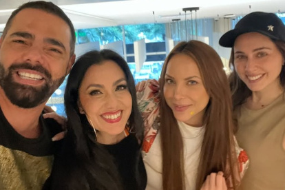 Érika Vélez con sus amigos Ronald Farina, Pamela Cortés y Fiorella Solines.