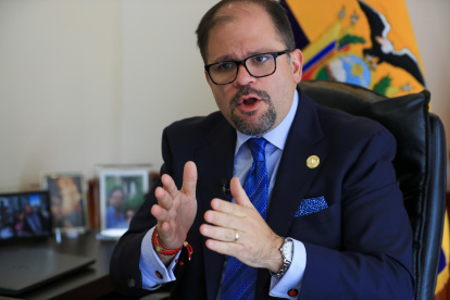 El ministro del Interior, John Reimberg, anunció el plan para incorporar policías y militares retirados al sistema penitenciario.