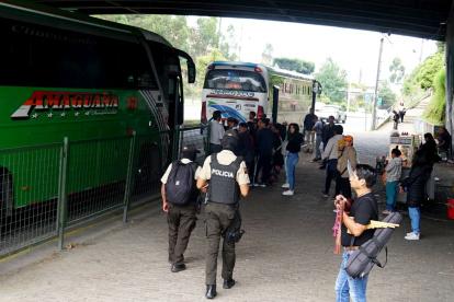 Tras varias denuncias de robos en el intercambiador de la Av. Simón Bolívar ahora hay presencia policial.