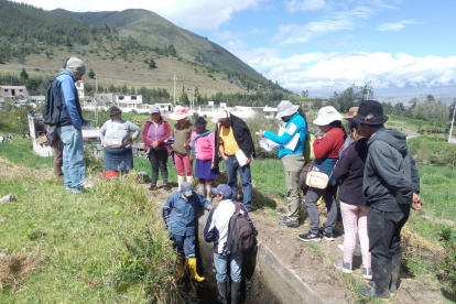 Con mingas se realiza el revestimiento del canal de riego que beneficia a 2000 mil usuarios.