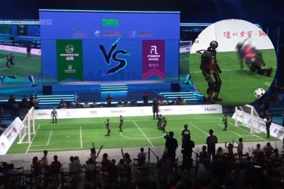 Robots humanoides disputan un partido histórico en la RoBoLeague en Beijing, integrando IA y deporte en un mismo escenario