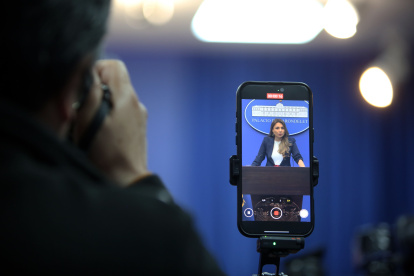 Carolina Jaramillo, vocera oficial de Carondelet, durante el anuncio sobre la reducción de homicidios y los avances en operativos de seguridad, este lunes 30 de junio de 2025.