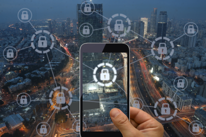 El creciente uso de bots y deepfakes, junto al aumento de fraudes digitales, desafía la seguridad y confianza en las plataformas sociales en Ecuador.