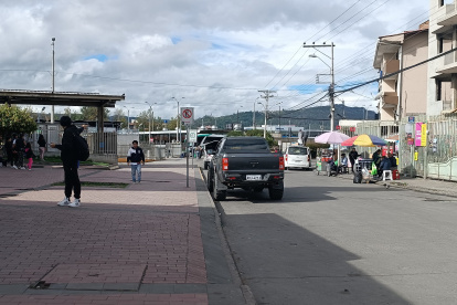 Vecinos esperan la salida de la Terminal Terrestre de Cuenca para recuperar la zona y convertirla en un lugar más habitable.
