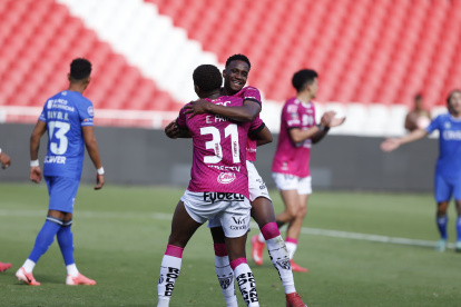 La celebración de Darwin Guagua tras marcar el tercer gol de Independiente del Valle ante Universidad Católica.