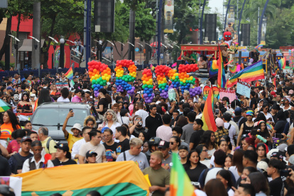 El desfile del Orgullo se realizó en las avenidas Malecón y 9 de Octubre, en el centro de Guayaquil.