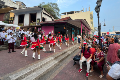 En las escalinatas del cerro Santa Ana, se presentó un acto cívico para dar la apertura a las fiestas de julio.