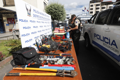 Se encontraron celulares, autopartes, relojes y hasta machetes.