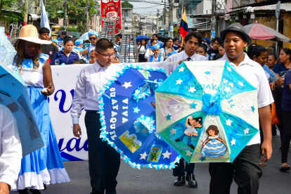 En el sector de El Cisne 2 se realizó un pregón estudiantil para dar inicio a las fiestas por los 490 años de fundación de Guayaquil.