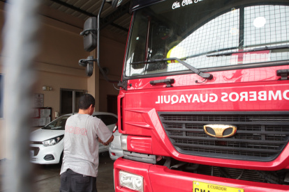 Los bomberos en Guayaquil ya han sido víctimas de ataques en los últimos meses, incluso cuando están cubriendo emergencias.