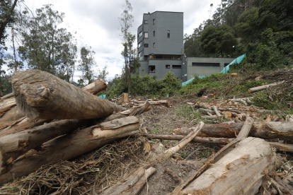 Problema. Los vecinos aseguran que una construcción en la ladera puede provocar deslizamientos con las lluvias y la erosión.