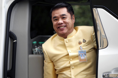 El primer ministro interino de Tailandia, Suriya Juangroongruangkit, en su llegada a la sede del Gobierno en Bangkok.