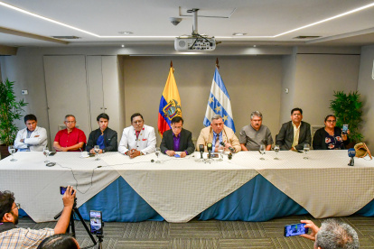 Los gremios de la salud alertan que la nueva ley afecta derechos adquiridos de los servidores públicos