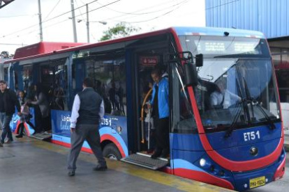 Por vacaciones escolares, cuatro circuitos del Trole y Ecovía se modifican en Quito.