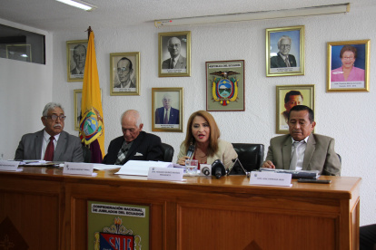 Representantes de la CNJE durante la presentación de sus demandas al Gobierno.