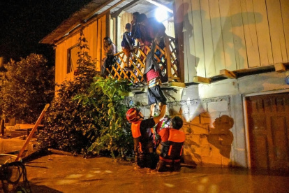 Aluvión en Zamora deja viviendas anegadas y puentes en riesgo tras intensas lluvias.