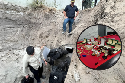 Entre los objetos encontrados en el operativo, además de armas y dinero, destacan relojes Rolex, joyería en oro, estuches de relojería y otros accesorios de alto costo.