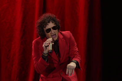 El afamado cantante español dio un recital con sus temas más conocidos y varias canciones de su nuevo disco.