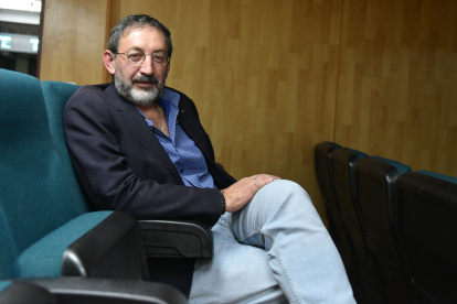 Juan Carlos Calderón ejerce el periodismo desde hace 40 años. Ha publicado numerosas investigaciones, entre ellas la revelada en el libro El Gran Hermano.