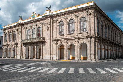 La mujer caminó por alrededor de 10 cuadras, descalza.
