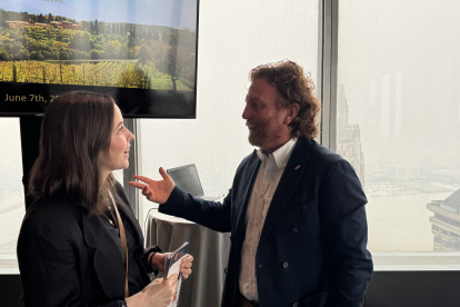 La autora de esta columna junto al enólogo, Federico Radi