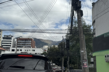 Por el corte de luz los semáforos estaban apagados, lo que causó congestión vehicular.