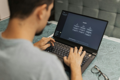 El CEO de ChatGPT recomienda no confiar tanto en la información que da la IA