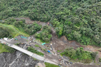 Escenario. Zona erosionada en el río Loco, donde se registró una ruptura. Los oleoductos ya estaban sin bombeo.