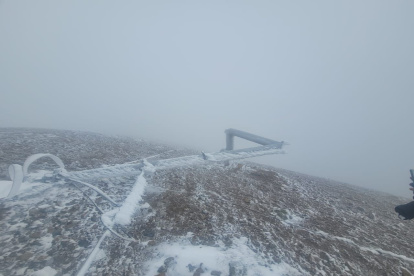 El radar meteorológico de Etapa EP ubicado en el Parque Nacional Cajas se congeló debido a las extremas temperaturas registradas en Azuay.
