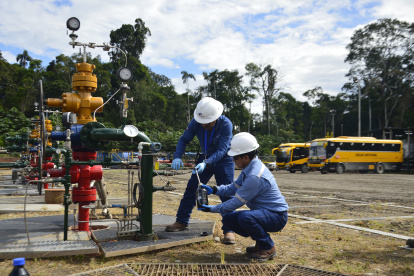 Trabajos en pozos de petróleo en Ecuador.