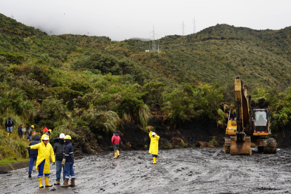 La vía Pifo-Papallacta está cerrada por deslizamiento de tierra, informó el ECU 911
Ocurrió en el kilómetro 18 antes de la Virgen.