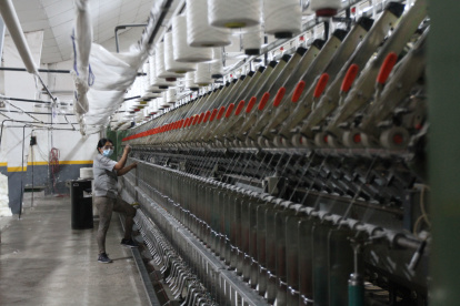Empresa. La industria textil en Ecuador se ve afectada por los precios que ofrece Temu. El sector      teme que más negocios tengan    que cerrar