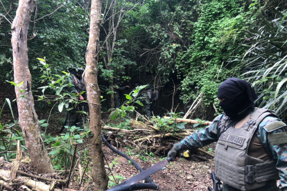 Las Fuerzas Armadas del Ecuador identificaron una perforación clandestina en el tramo PK 123 del poliducto que atraviesa el cantón Puerto Cayo.
