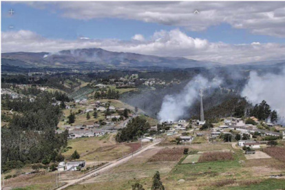 Se registra un incendio forestal en el sector de Píntag.