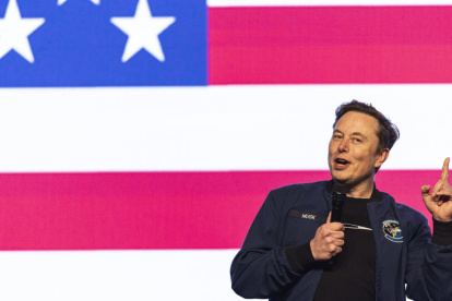 El magnate anuncia creación de partido tras distanciarse de Trump.