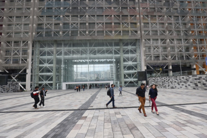 Servidores temen una ola de despidos, recorte de beneficios y retroceso a sus derechos.