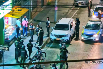 Los delincuentes manejaban un auto marca "Renault" color blanco.
