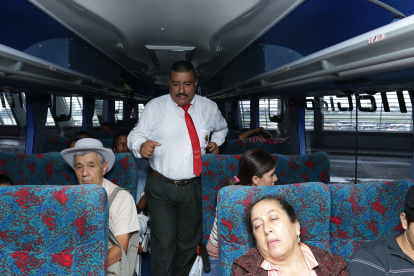 Si se viaje en bus y se sale del país y llegar a Ecuador igual se debe llenar el formulario de Senae.