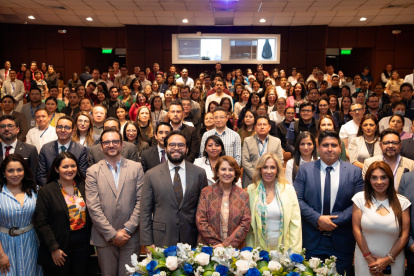 Autoridades del IESS y la UNIR suscribieron el convenio en Quito, con enfoque en educación continua
