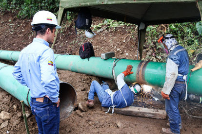 Petroecuador construye una variante del SOTE para restablecer el transporte de crudo.