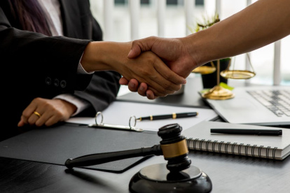 El papel del abogado empresarial va más allá de la defensa: también construye estabilidad laboral y armonía social