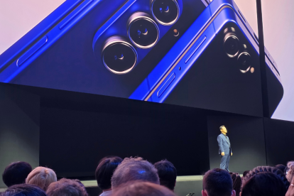 La nueva generación del Z Flip7 incorpora IA y estilo en un formato compacto y elegante.