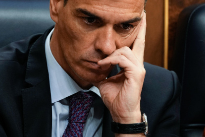 El presidente del Gobierno, Pedro Sánchez, durante el pleno extraordinario este 9 de julio de 2025, en el Congreso de los Diputados en Madrid.