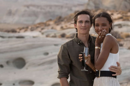 Jasmine Tookes luce radiante junto a Juan David Borrero mientras esperan la llegada de su segundo hijo.