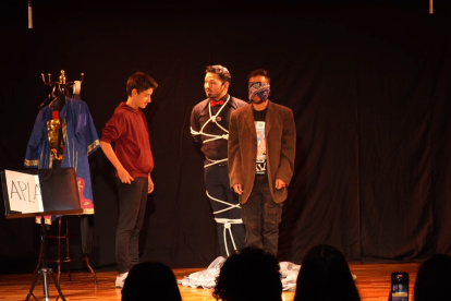 El espectáculo incorpora magia, comedia, malabares y clown.