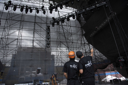 El montaje del escenario concluyó hoy. El recital en la capital será el jueves 10 de julio.