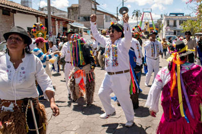 En la Toma de la plaza de Puembo participarán danzantes de cuatro barrios.